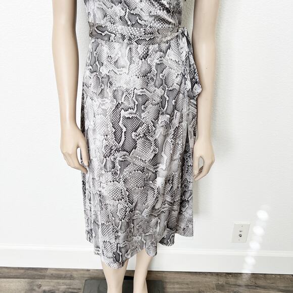 [White House Black Market] Gray Snake Print Hi-Low Satin Wrap Midi Dress Size 4 - Picture 7 of 8